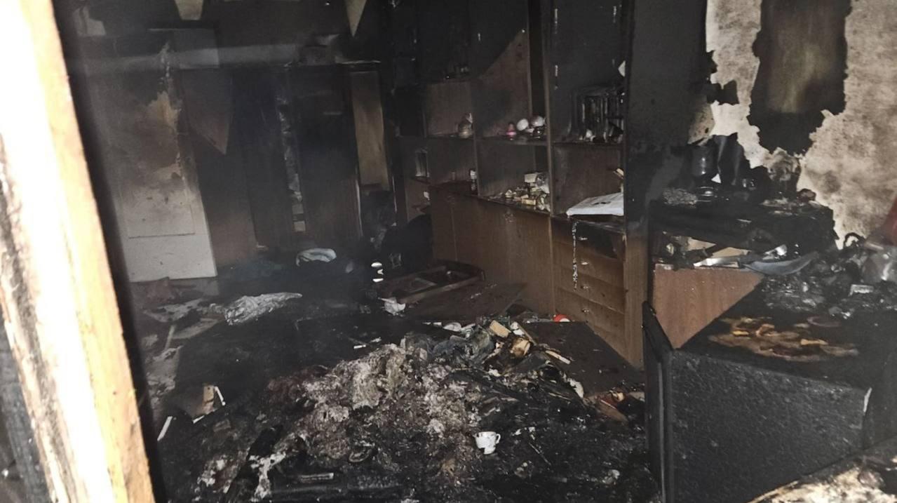 В Кандалакше ночью пожар унес жизнь человека